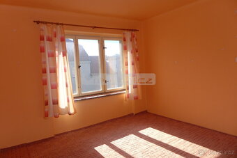 Prodej prostorného cihlového bytu 2+1 s komorou v Plzni na D - 4