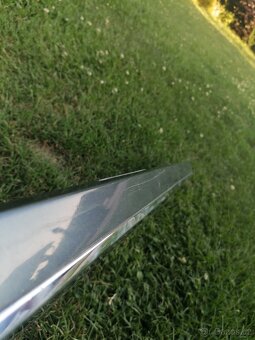 Přední pravá lišta dveří Škoda Superb 3 - 4