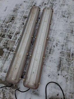 Zářivka dvoutrubicova. - 4