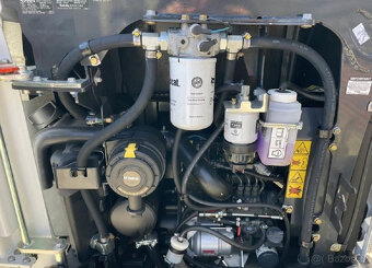 BobcatE17•– 3 válce – 14 HP (10 kW)• - 4