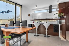 Prodej, Rodinný moderní dům s atypickými prvky -  190 m2 - s - 4