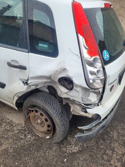 Ford Fiesta rok 2005 nafta motor ok - 4
