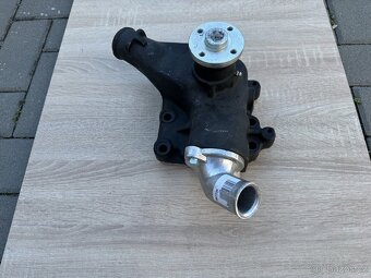 Volha Gaz 24, vodní pumpa, nová - 4