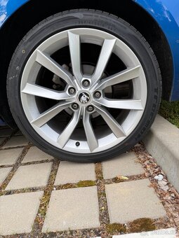 Alukola elektrony disky 5x112 r18 originál Škoda modus - 4