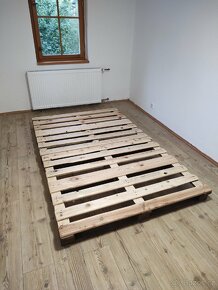 DŘEVĚNÁ POSTEL Z OPRACOVANÝCH PALET 140x200 - 4