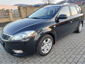 Kia Ceed Kombi 1.4 16V 77kW registrace 12/2011 Nová STK - 4