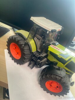 Model traktoru claas - 4