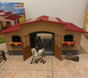 Stáj Schleich 42195 - 4