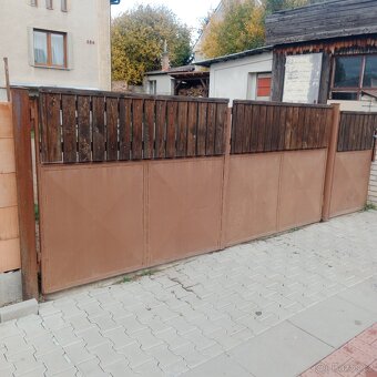 Prodám dvoukřídla vrata+ branka - 4