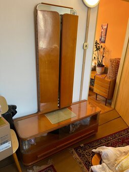 starozitny nabytek - postel, komody, toaletni stolek - 4