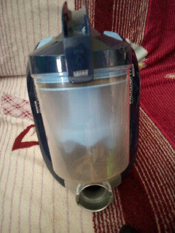 Bezsáčkový vysavač Rowenta, malý a lehký - 4