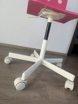 Dětská otočná židle – růžová, nastavitelná, pojízdná - 4