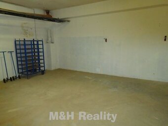 Pronájem prostoru o výměře 40 m2  v 1.PP haly - 4