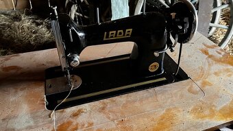 Šlapací šicí stroj Lada - 4