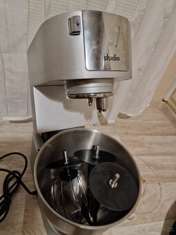 Automatický robot - mixér - 4