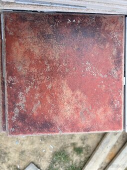 Prodám dlažbu 25x25 cm 3 druhy barev - 4