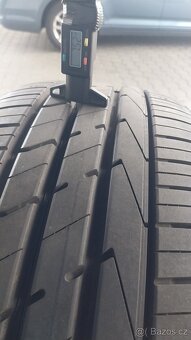 Prodám 2 x letní pneu Hankook 235/50/19 - 4