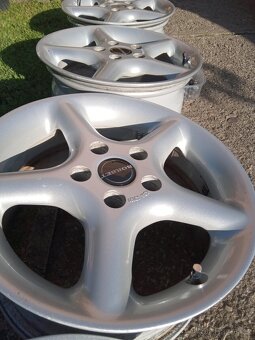 alu kola Borbet 15"  5x108  7J  ET35  střed 72 mm - 4