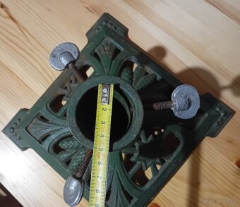 Prodám starožitný litinový stojánek na stromeček - 4