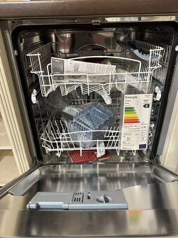 Vestavena mycka Ariston Hotpoint - 4