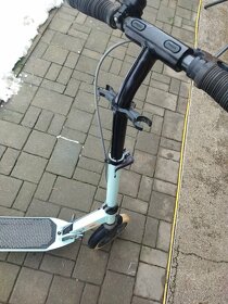 Prodám dětskou koloběžku téměř nová minimálně jeta - 4