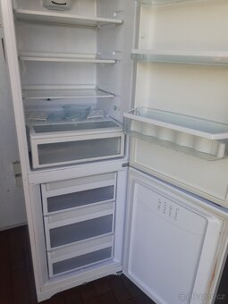 Kombinovaná lednice Hotpoint Ariston MBM 1821 VWB. - 4