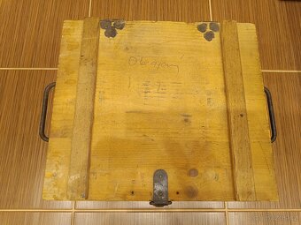 stará bedna na náboje - 4