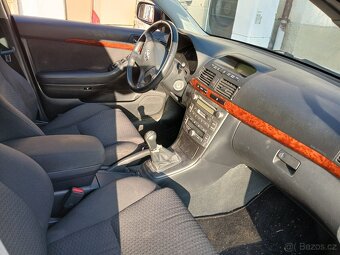 Toyota T25 Avensis - 4