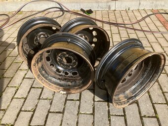 Sada plechových disků R15 s plastovými poklicemi Mazda - 4