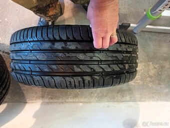 Škoda Octavia 2,3 , WV Ronal 225/45 R17 ,pneu 6,7mm,DOT 0323 - 4