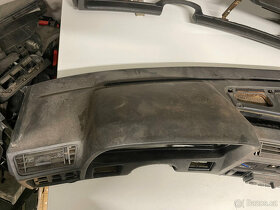 Palubni deska BMW 7 E23 pred renovacni stav - 4
