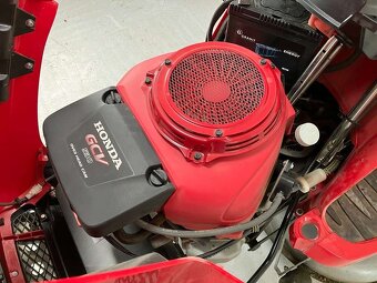 Zahradní traktor Honda HF2417K4 HME - 4