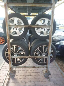 Průmyslový regál na pneumatiky osobních automobilů - 4