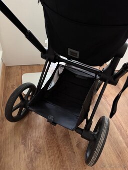 Cybex Priam 2023 s cernou konstrukci - 4