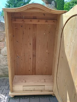 šatní oblouková jednodvéřka skříň - 4