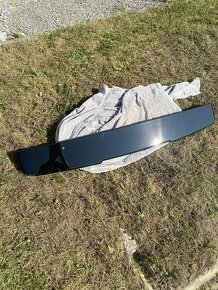 Sportovní střešní zadní spoiler černý pro Mercedes V - 4