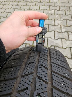 Zimní Barum 215/60/16 - 98% - 4