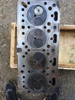 Hlava motoru Caterpillar-Perkins - 4