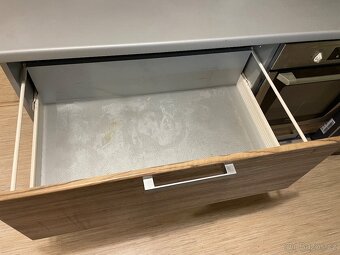 Moderní kuchyňská linka se spotřebiči - 4