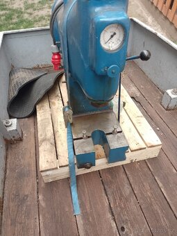 Hydraulický lis - 4