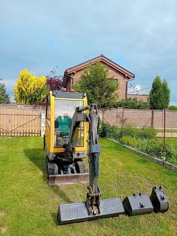 Minibagr Volvo EC15B - 4