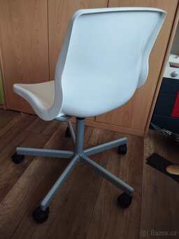 Dětská otočná  plastová bílá židle - 4