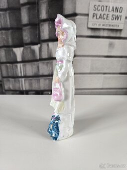 Starožitná porcelánová figurka - Dáma s kabelkou - 4