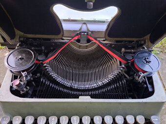 funkční kancelářský psací stroj Rheinmetall KsT z 50. let - 4