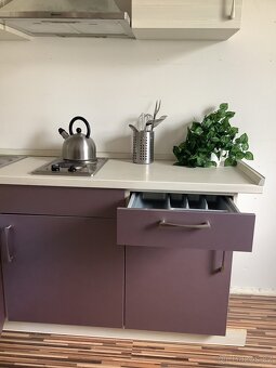 Moderní kuchyně ve fialovém odstínu MOLLY - 4