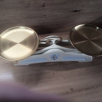 Staré kuchyňské váhy krémové - 4