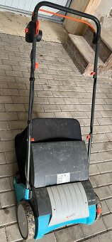 Elektrický vertikutátor Gardena EVC 1000 se sběrným košem. - 4