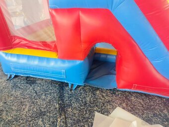 Skákací hrad s bazénem - 4