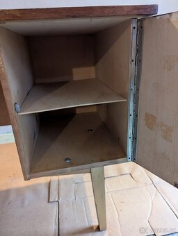 Starší dřevěný psací stůl - 4