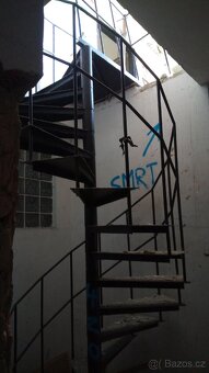 točité schodiště (spirálové)
 - 4